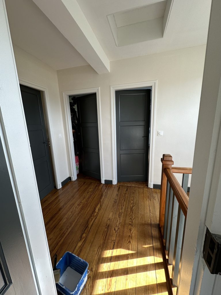 Rénovation de couloir et portes à ECRAINVILLE